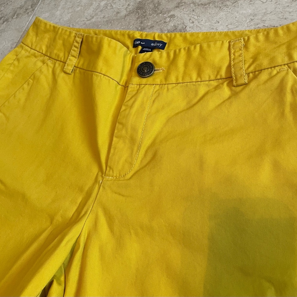 GAP Shorts, “Aubrey” style, in Gold, Like New Condition